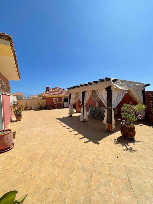 Appartement En Residence + Grande Terrasse Sur Le Toit Saïdia Exterior foto