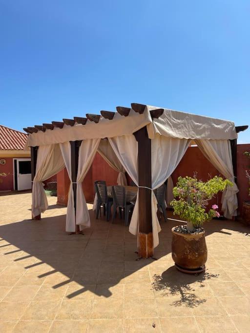 Appartement En Residence + Grande Terrasse Sur Le Toit Saïdia Exterior foto